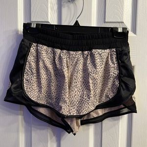 Lululemon women’s size 8 shorts